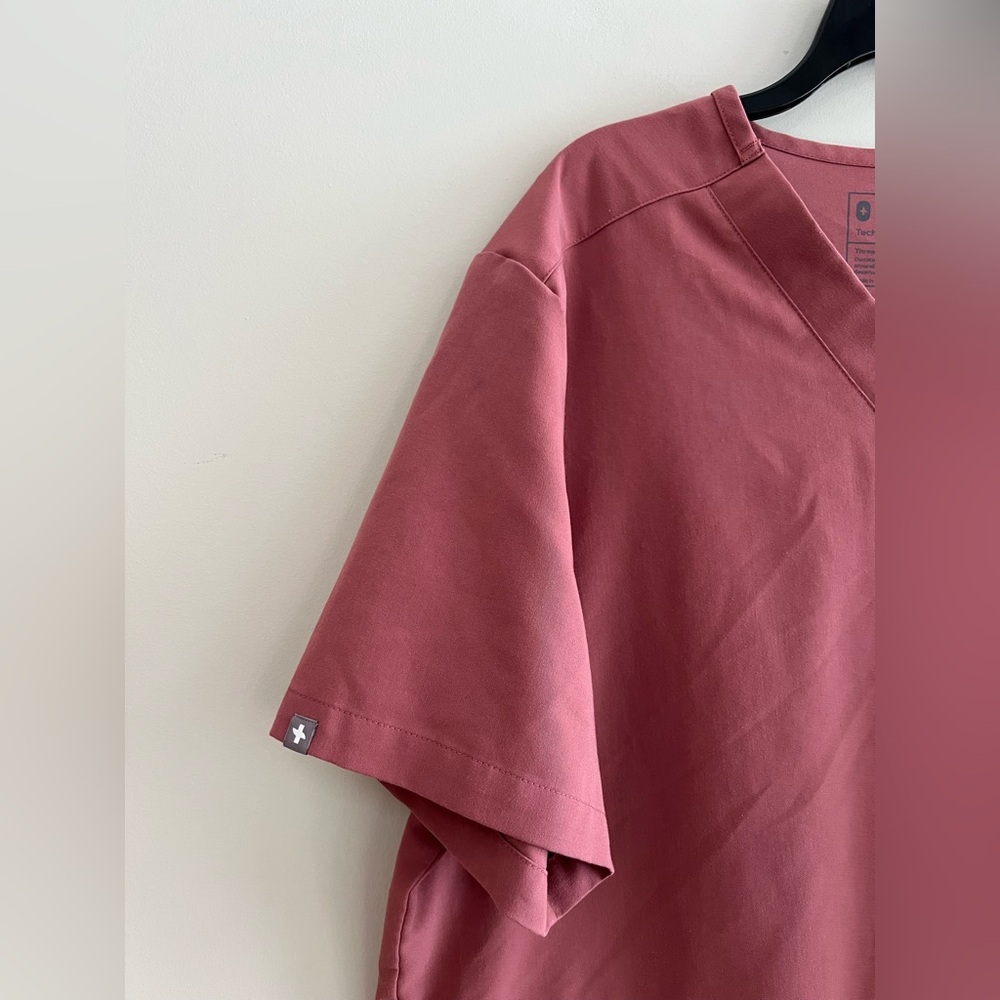 FIGS Chisec Three-Pocket Scrub Top in Limited Edition Mauve Pink #4857, XL - Picture 6 of 10